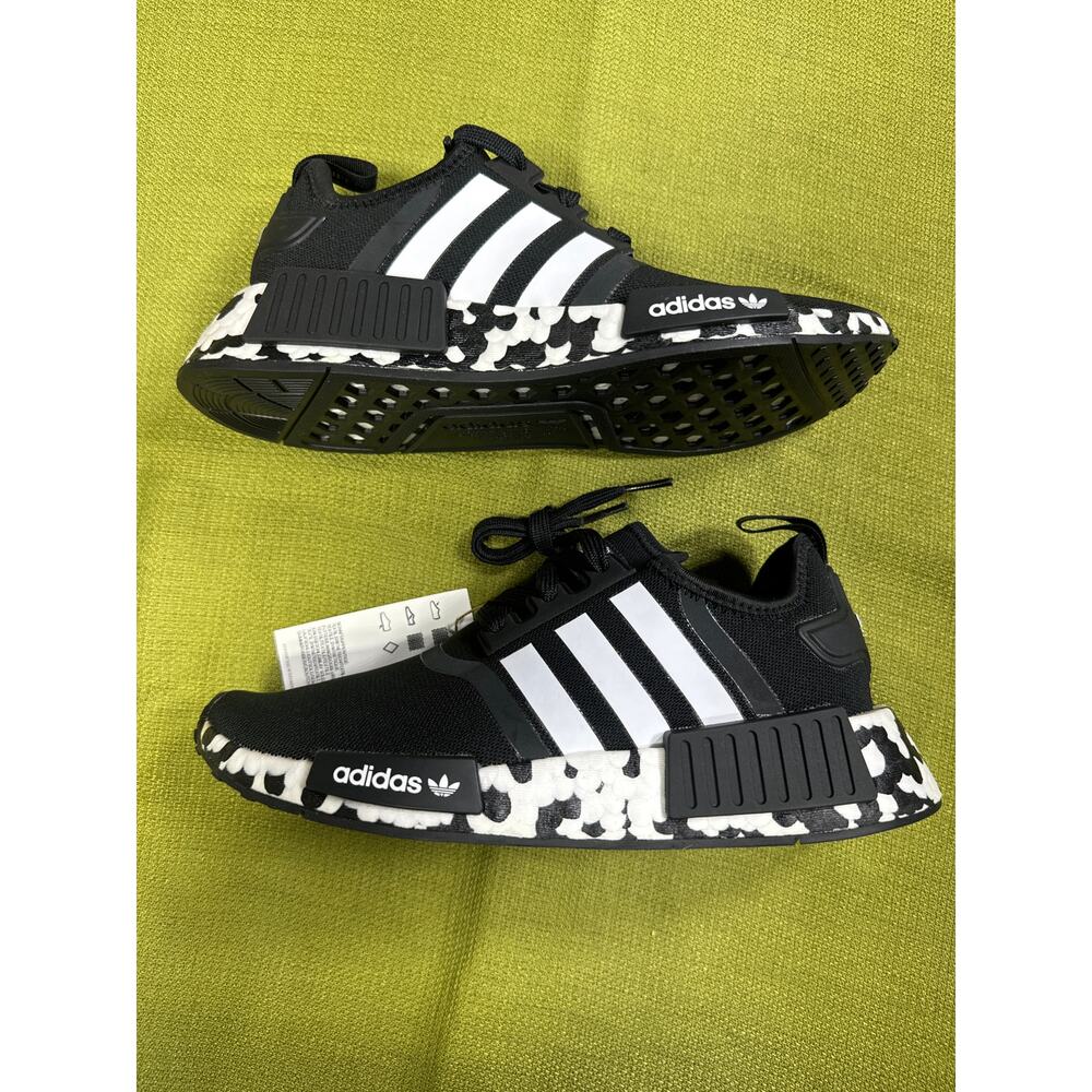 New In Box Adidas NMD R1 J Primeblue CBlack size 4.5y - Picture 2 of 7